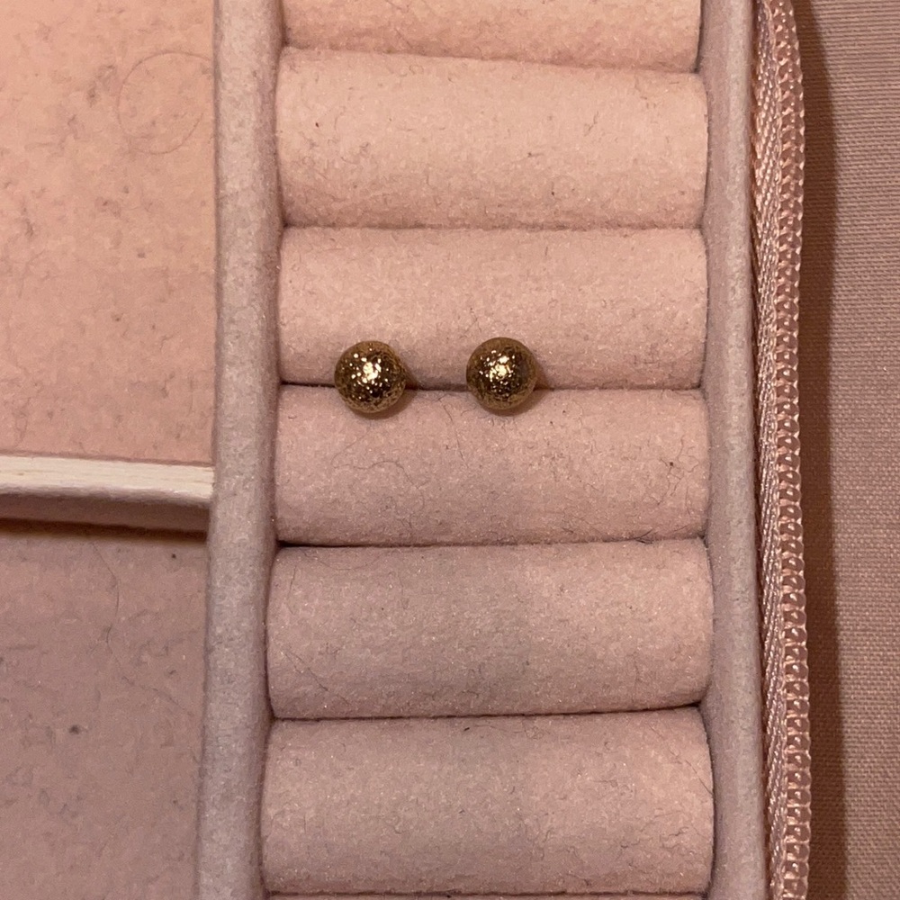 texture gold studs